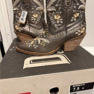 Dingo Pewter Leather Boots